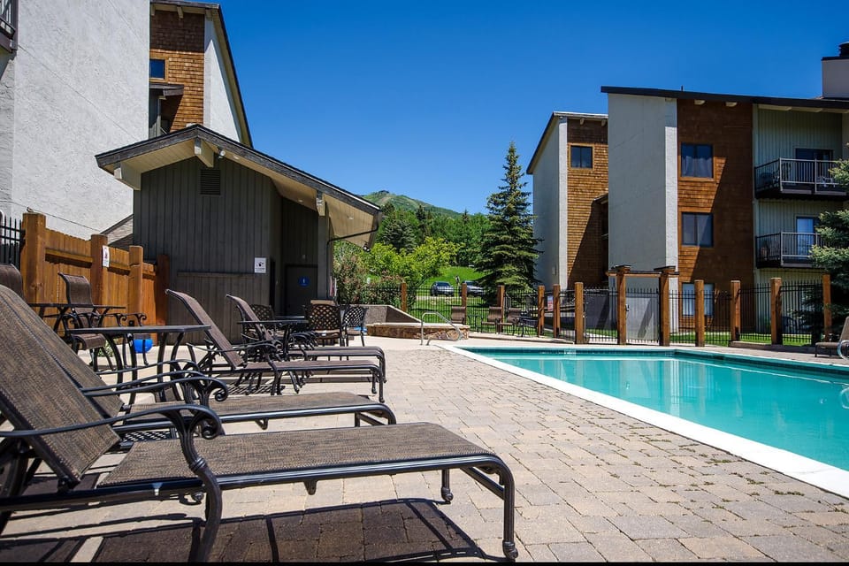 R2302 - Rockies Condominiums Apartment in Steamboat Springs