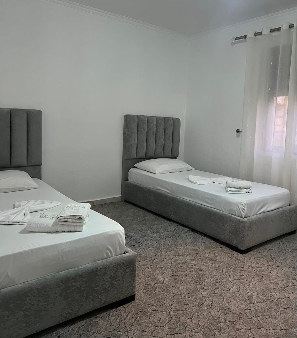 Bed, Bedroom, towels