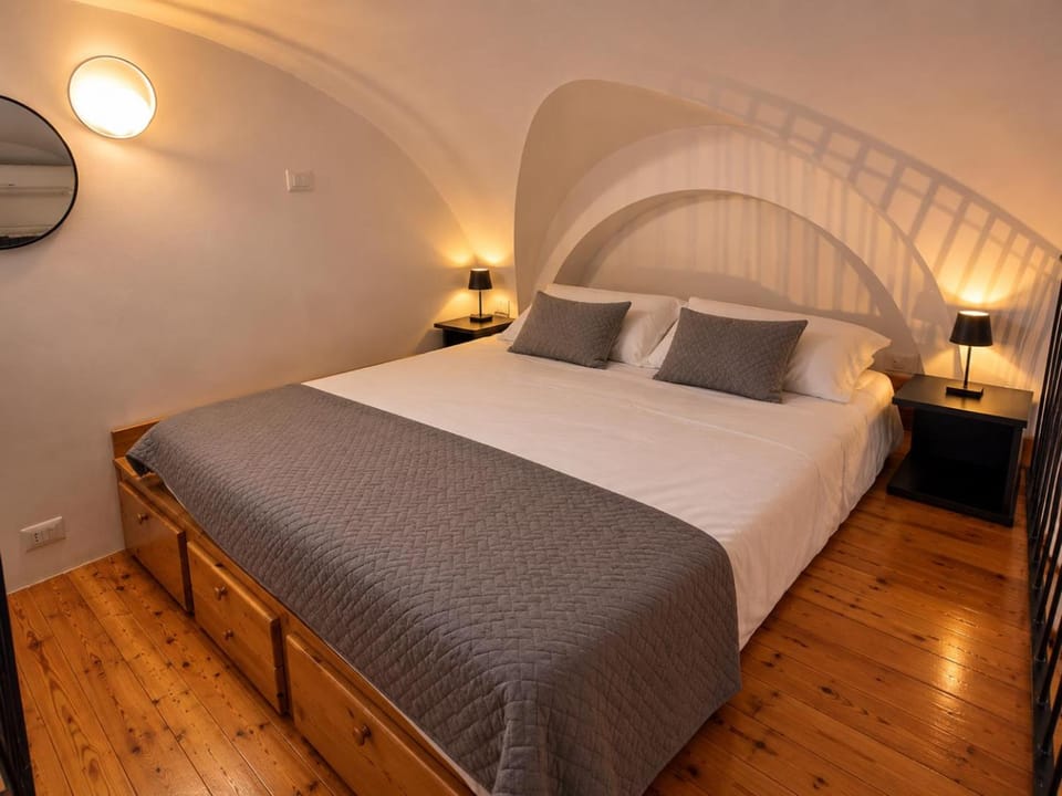 Loft degli Specchi Historic Center of Rome Apartment in Rome
