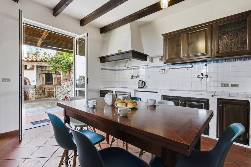 Hostdomus - Il Belvedere Apartment in Pietra Ligure