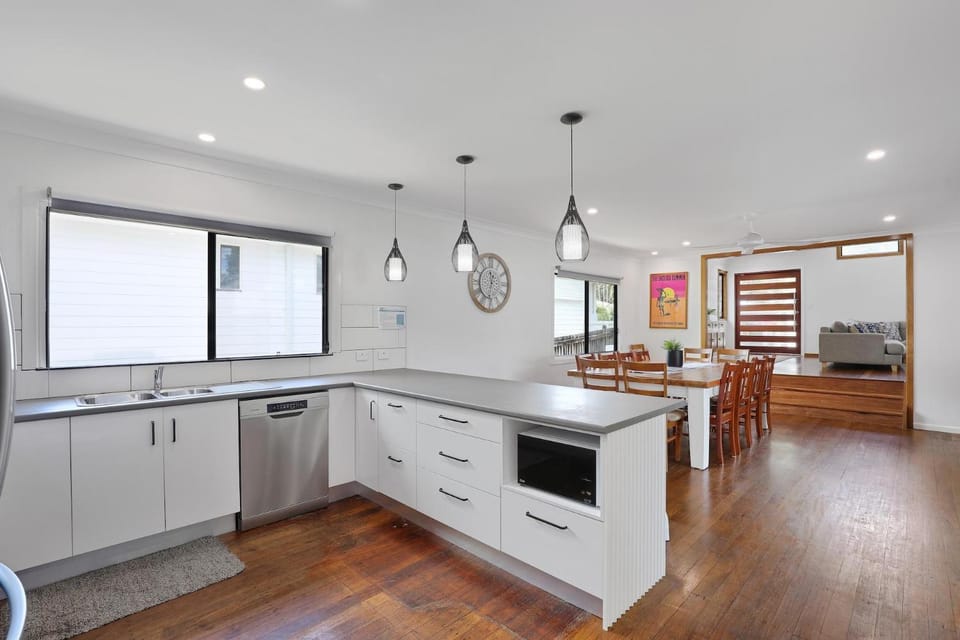An Endless Summer House in Amity Point
