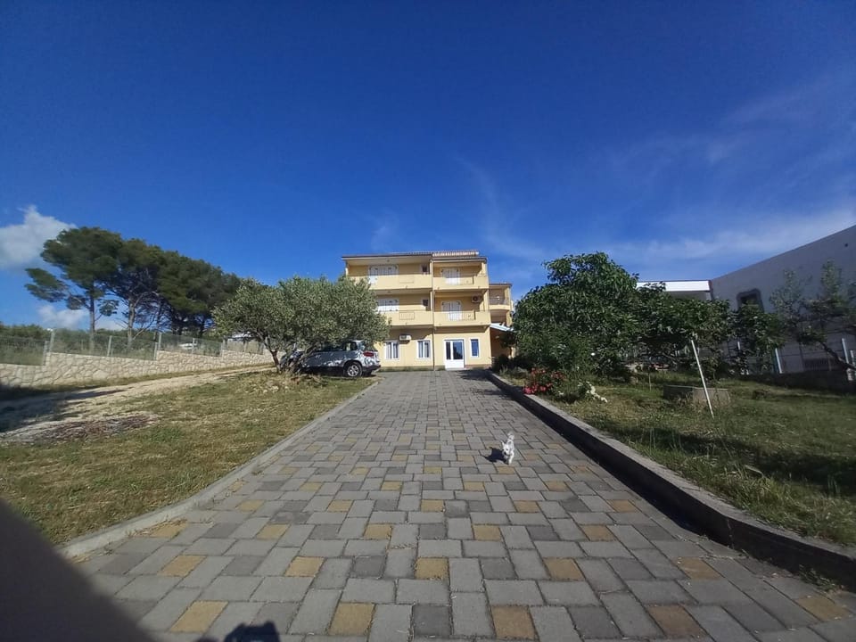 Location, children, Family