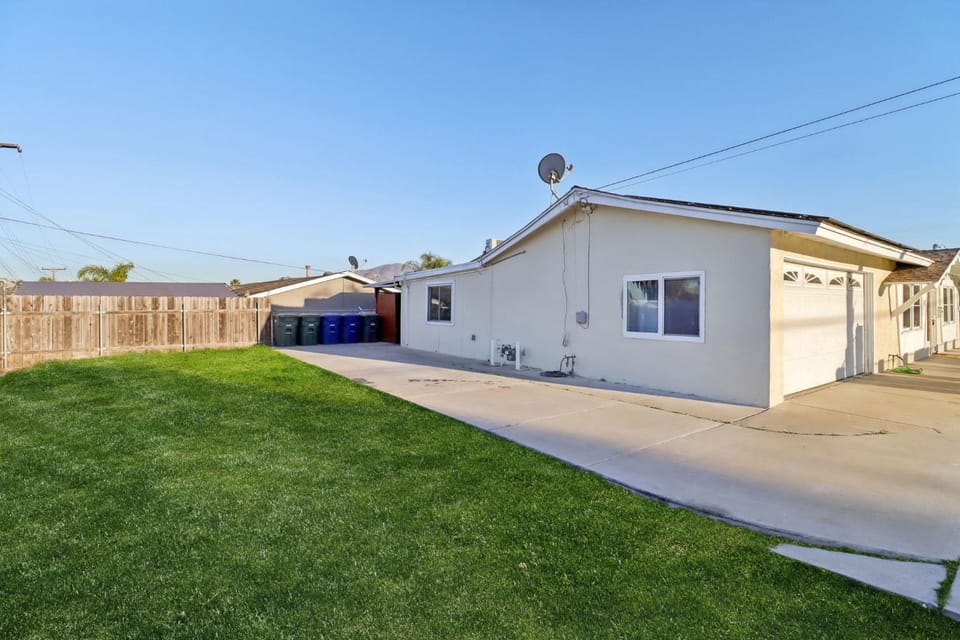 Entire Private Home with 3 Bedrooms, Gated Yard, Parking, King Bed, Available Now House in Spring Valley