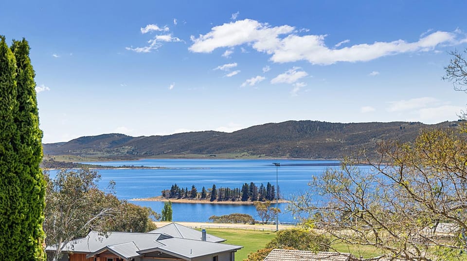 View (from property/room), View (from property/room), Garden view, Lake view, Lake view, Landmark view, Mountain view, Mountain view, Street view