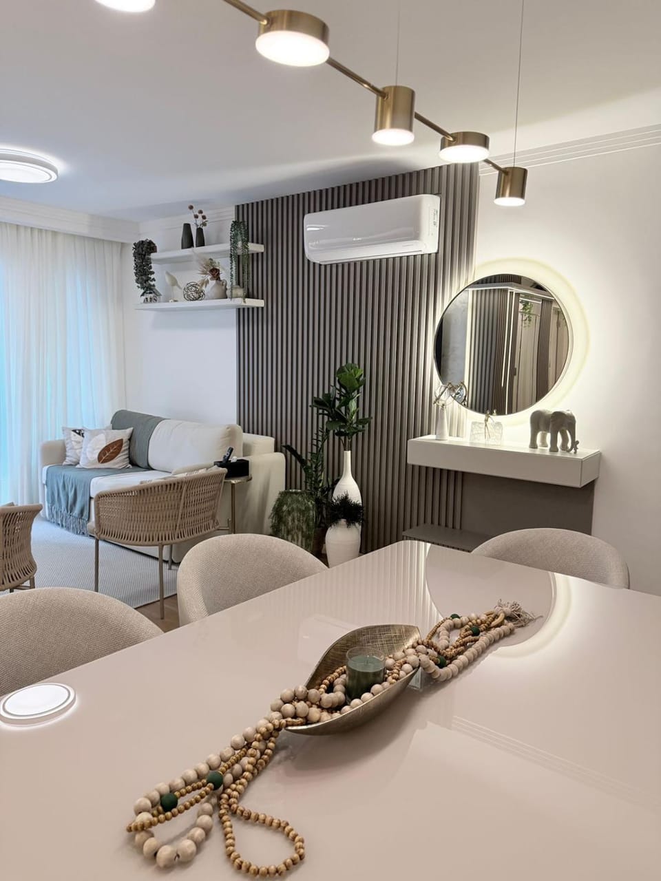 Apto moderno a 500m da Praia Central | 2 quartos Apartment in Camboriú
