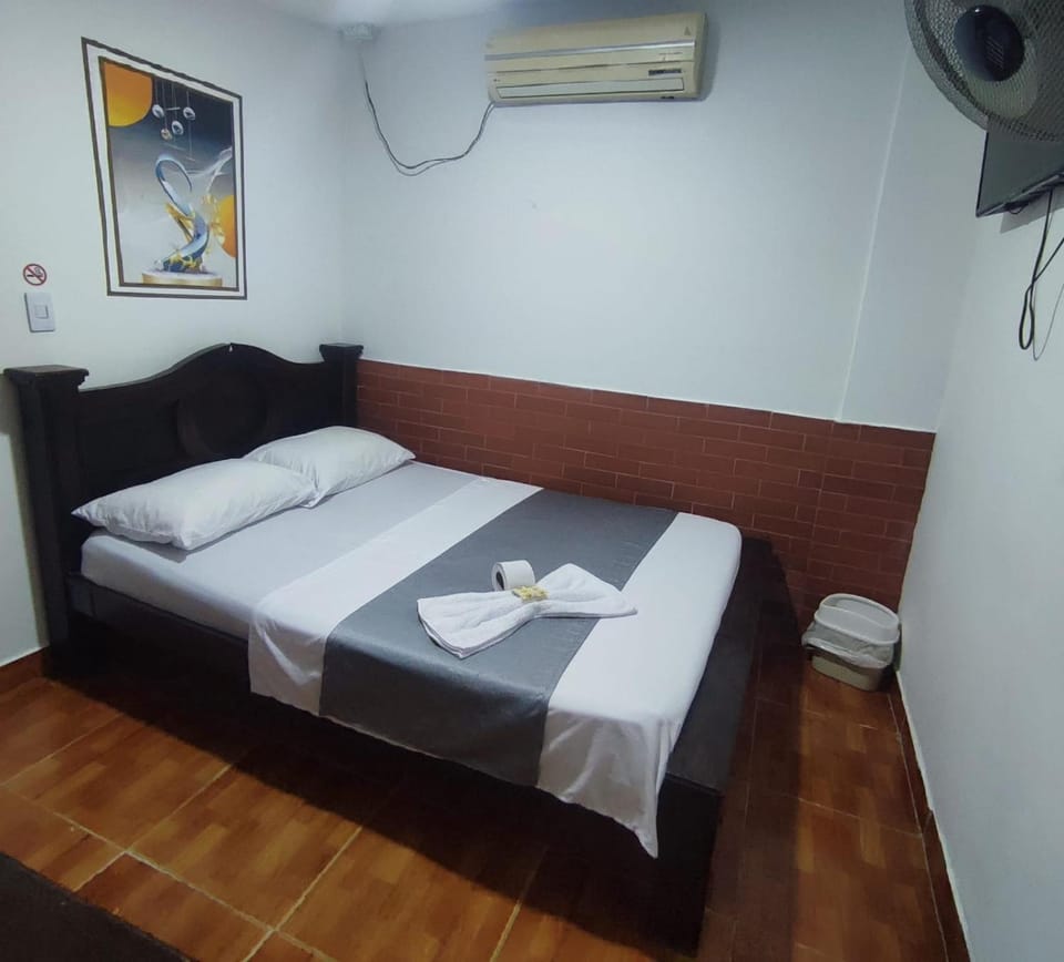 Bed, towels, air conditioner