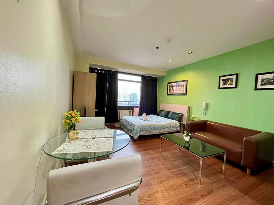 Gramercy Residences with Free Pool, WIFI, Sauna and Gym Apartment hotel in Makati