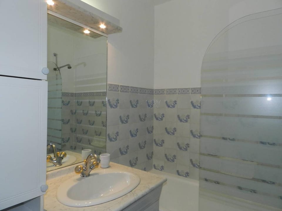Appartement avec parking, climatisation - 4 pers. - FR-1-251-943 Apartment in Le Lavandou