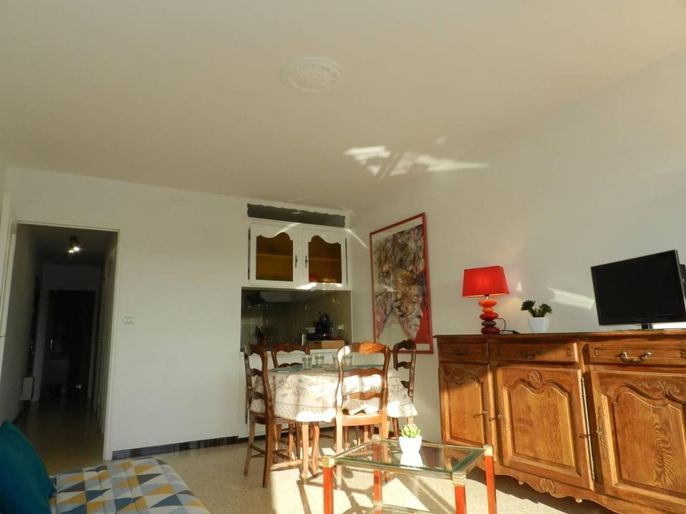 Appartement avec parking, climatisation - 4 pers. - FR-1-251-943 Apartment in Le Lavandou