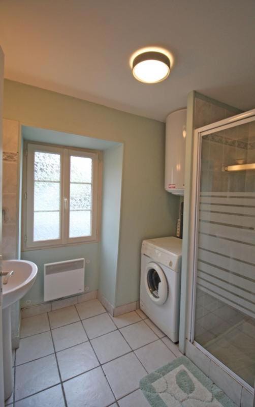 Bathroom, washing machine