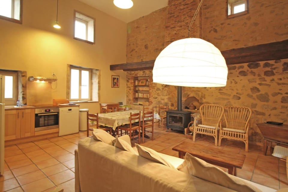 Kitchen or kitchenette, Seating area