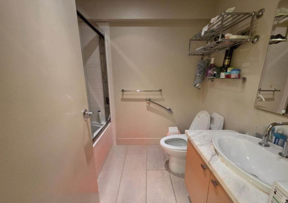 Hot Tub, Bathroom