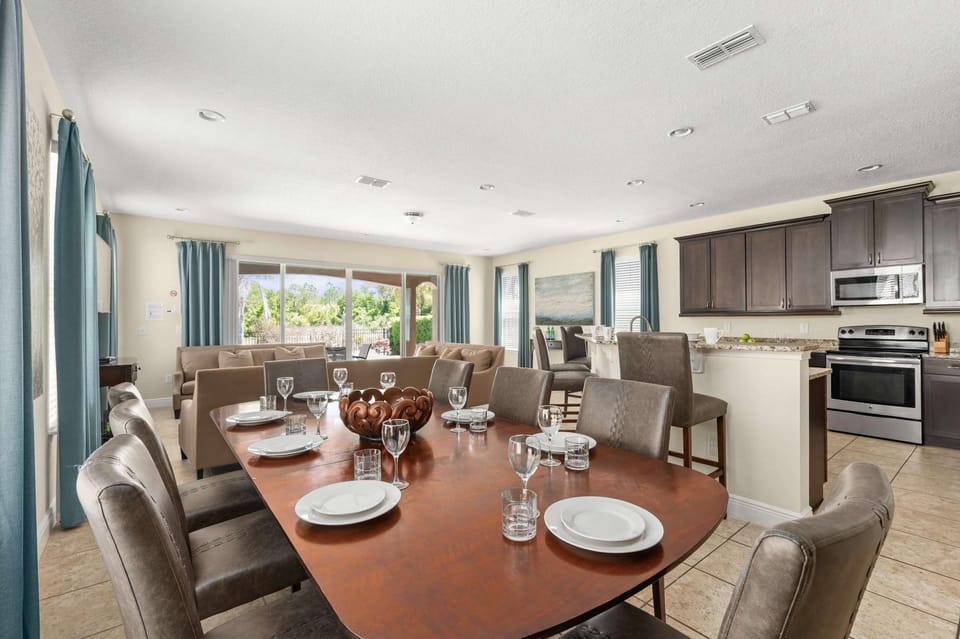 Spacious retreat with pool hot tub at Reunion Apartment in Four Corners