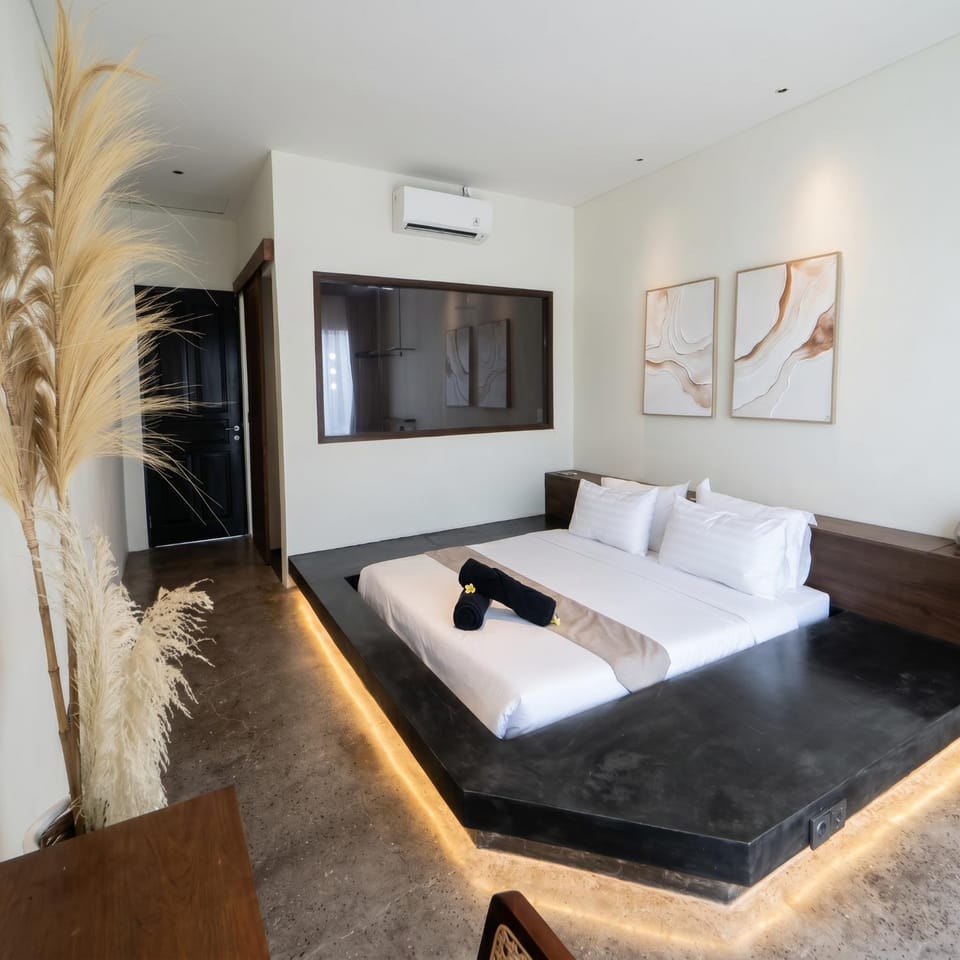 Bed, Photo of the whole room, Bedroom, towels, air conditioner