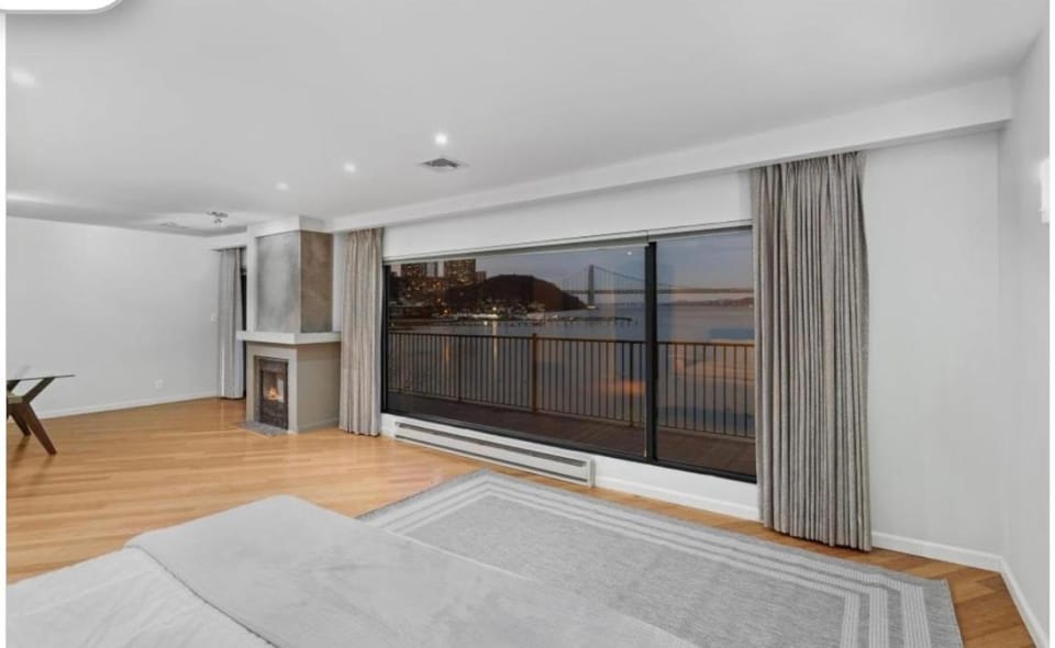 Luxury Hudson Riverfront Residence Apartment in Fort Lee