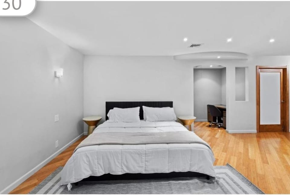 Luxury Hudson Riverfront Residence Apartment in Fort Lee