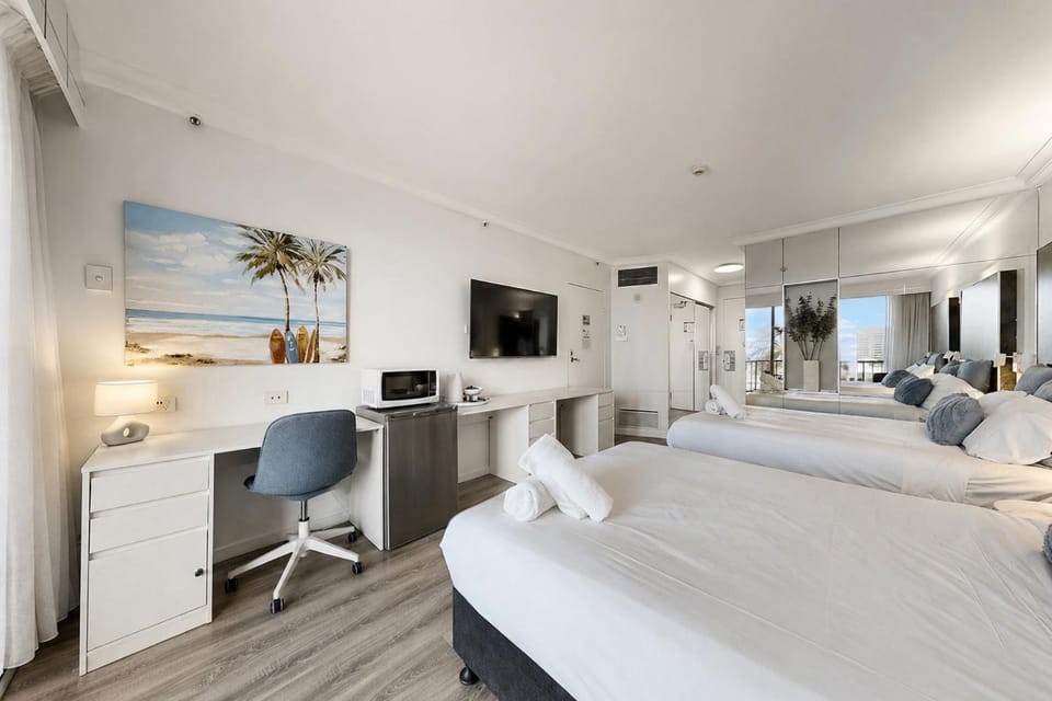 Bed, TV and multimedia, Kitchen or kitchenette, Beach, Bedroom