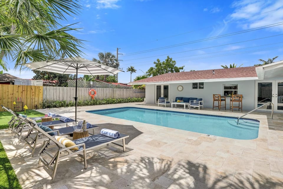 Patio, Balcony/Terrace, Swimming pool, Swimming pool, sunbed