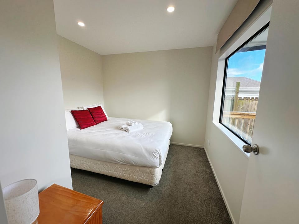 Peachful 5BR Retreat v Quiet Corner, Modern Comfort House in Auckland