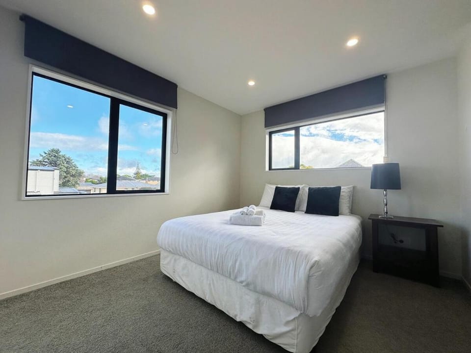 Peachful 5BR Retreat v Quiet Corner, Modern Comfort House in Auckland