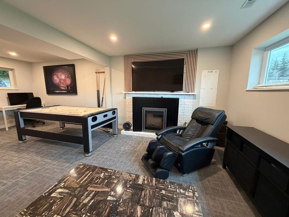 Game Room, Living room