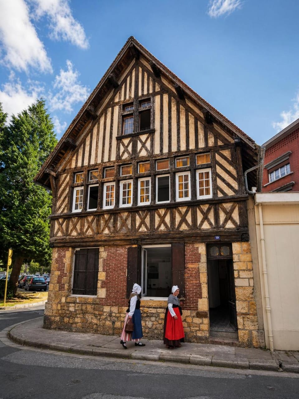 Facade/entrance