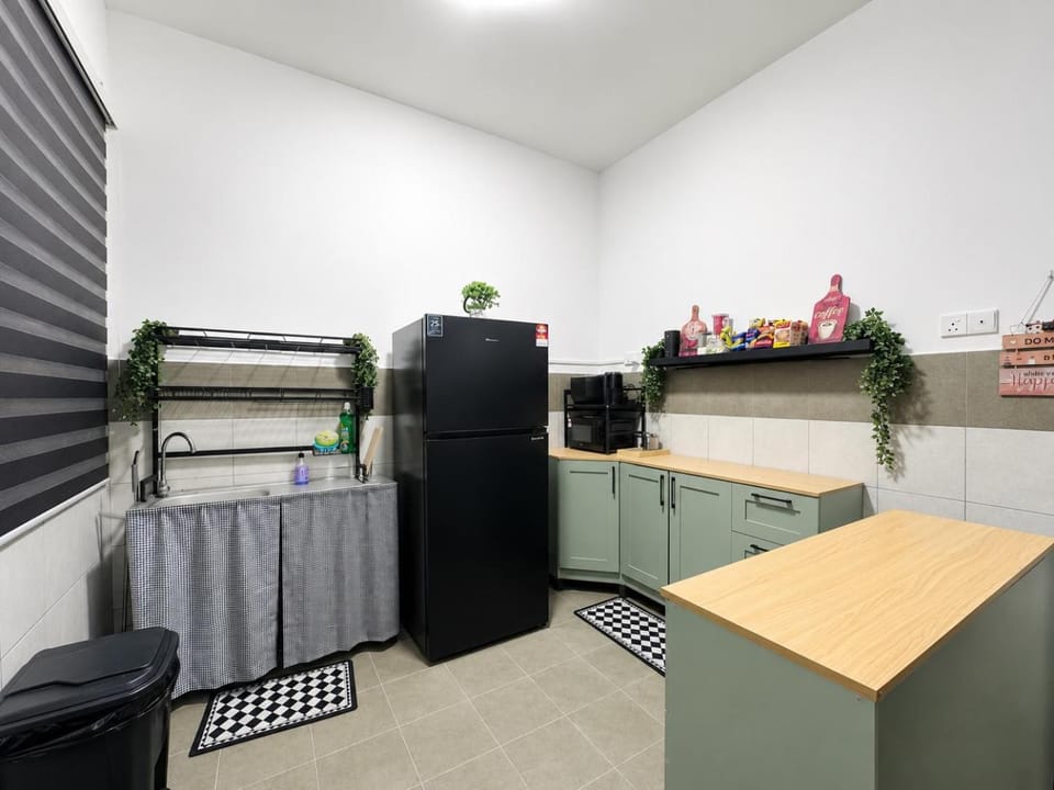 Seabreeze Hideout at Pantai Klebang Netflix I Wifi I Massage Chair I 7 pax Apartment in Malacca