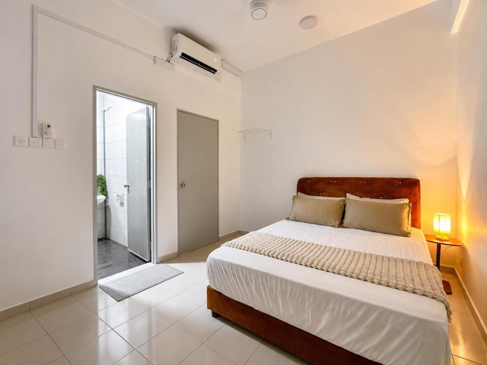 Seabreeze Hideout at Pantai Klebang Netflix I Wifi I Massage Chair I 7 pax Apartment in Malacca