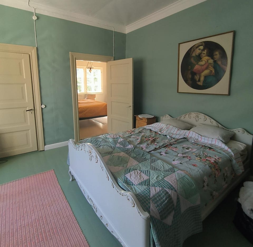 Accommodation in a pink house in Rautila House in Finland