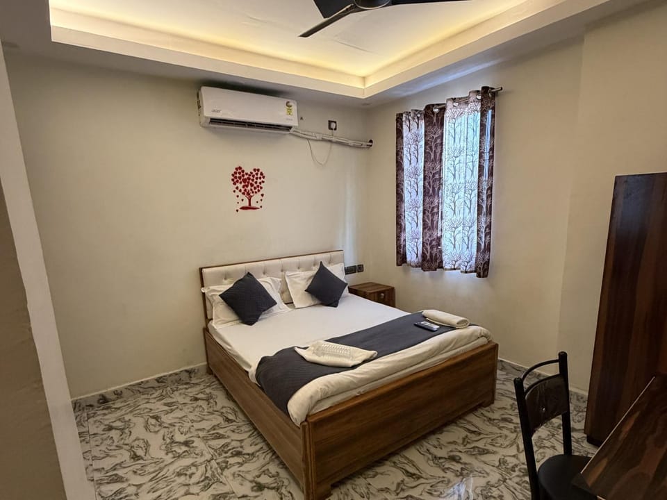 Communal lounge/ TV room, Bed, TV and multimedia, Living room, Photo of the whole room, Seating area, Evening entertainment, Bedroom, air conditioner