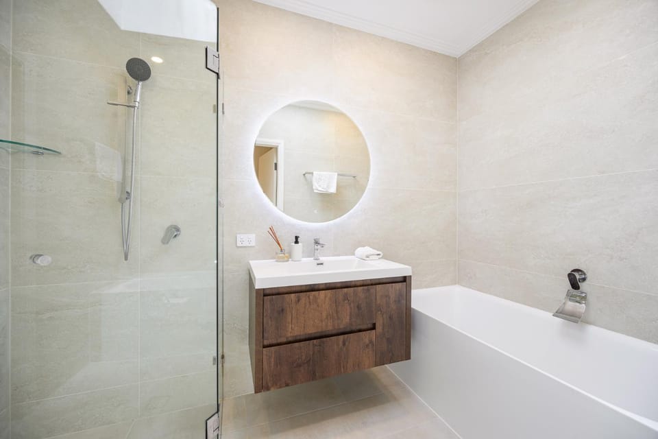 Charming Det House, N Sydney , 3BR 3BA with Pvt Parking&Metro Nearby Villa in Sydney