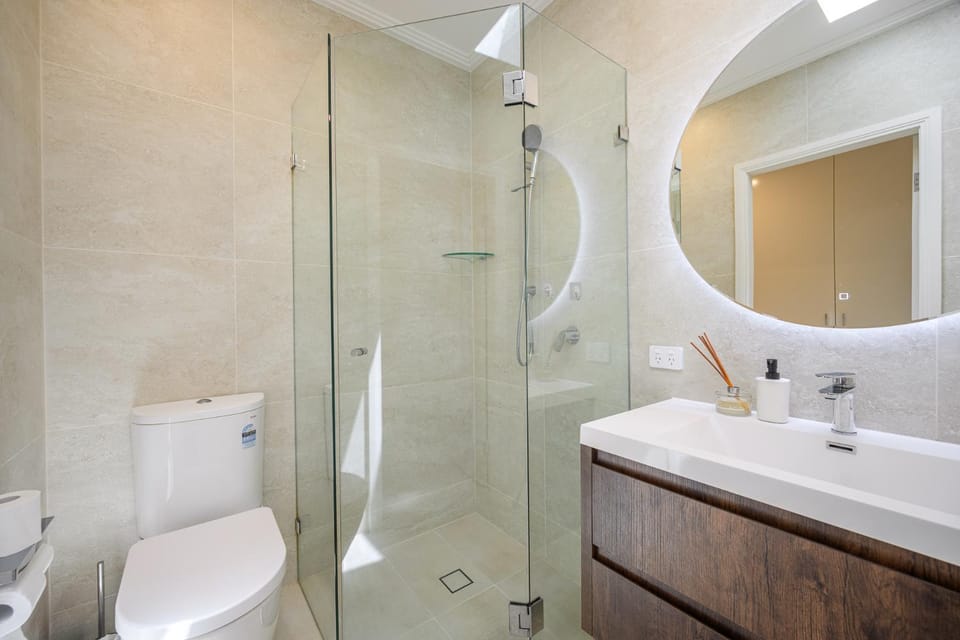 Charming Det House, N Sydney , 3BR 3BA with Pvt Parking&Metro Nearby Villa in Sydney