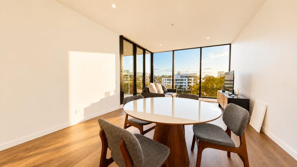 Modern 2BR Metro Shopping at Doorstep Apartment in Sydney