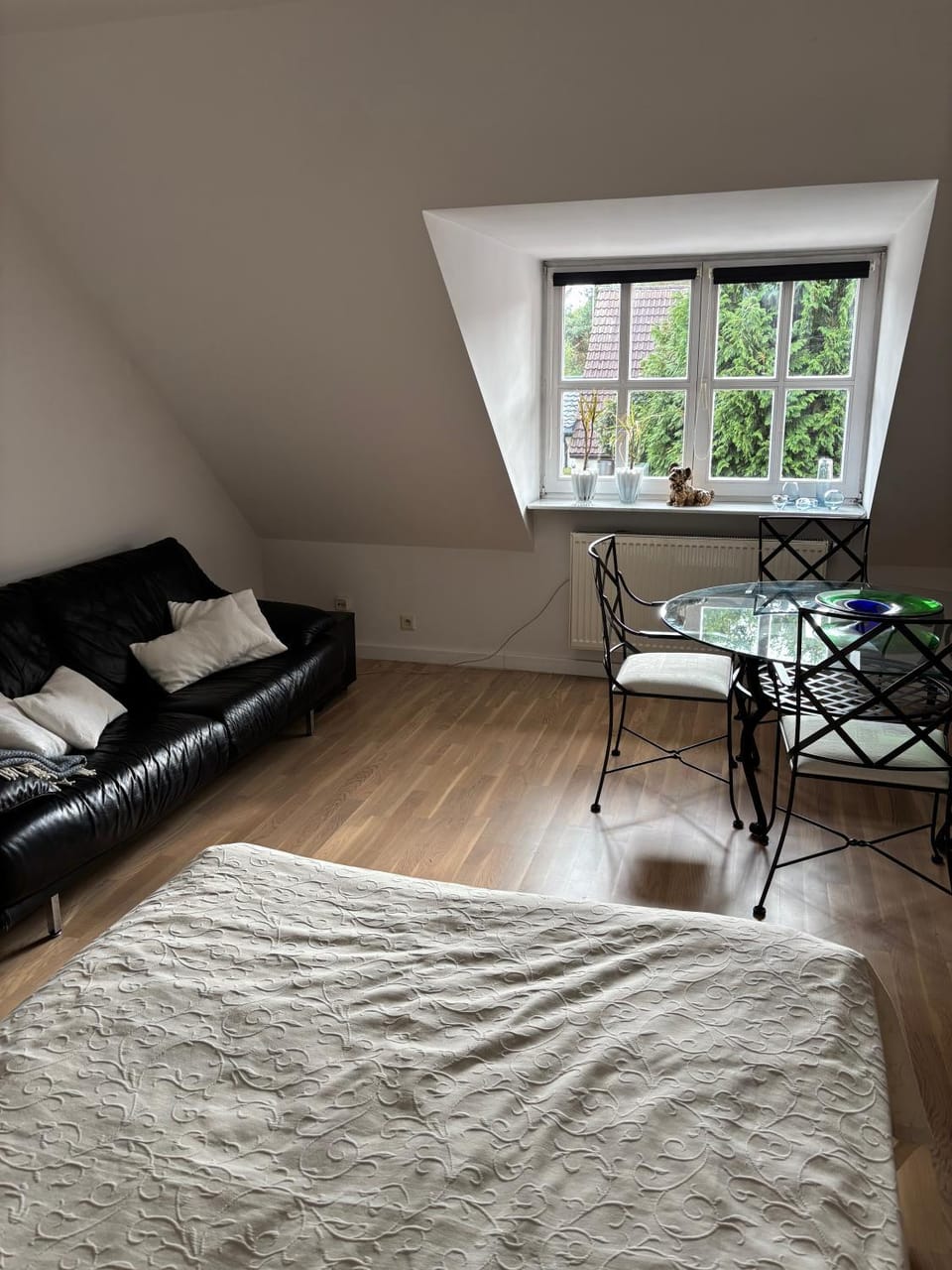 Cozy Apartment with Free Parking in Warsaw Sleeps 4, Close to Hotel Mrówka Conference Center Apartment in Warsaw