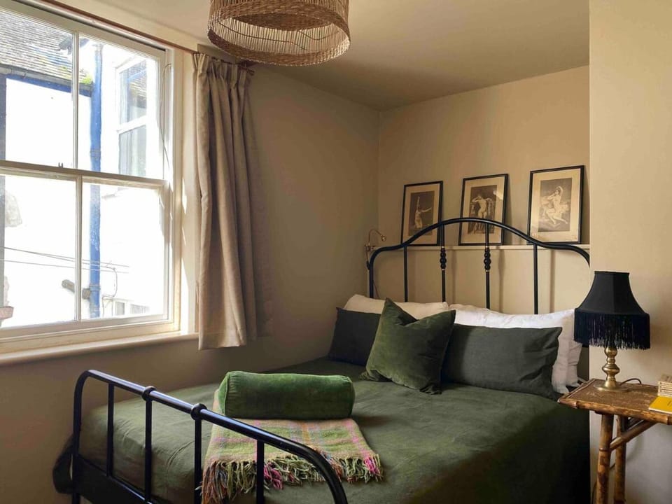 Cosy & stylish flat, near Penzance train station Apartment in Penzance