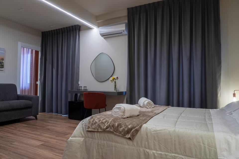 Seating area, Bedroom
