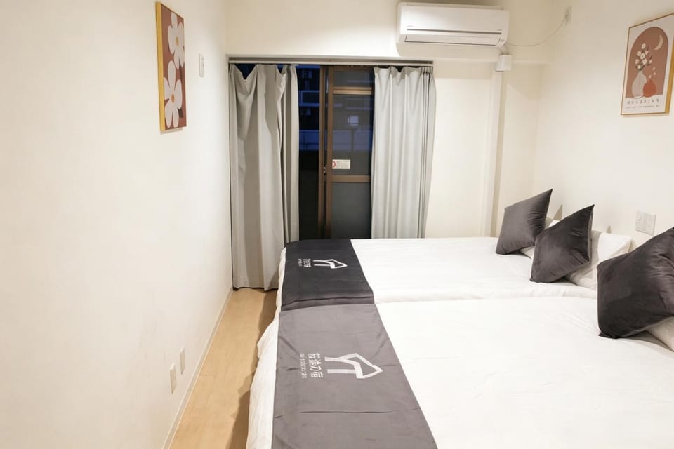 大阪市中心双床房 日本桥地铁站徒步2分钟 道顿堀 心斋桥 黑门市场 难波动漫街各大繁华商业街徒步可达 高津大标 Apartment in Osaka