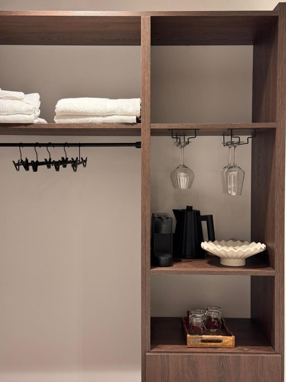 Coffee/tea facilities, towels, wardrobe