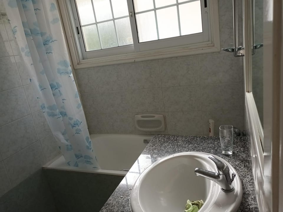 Extra big 4 bedroom vill, beach across the road Villa in Oroklini