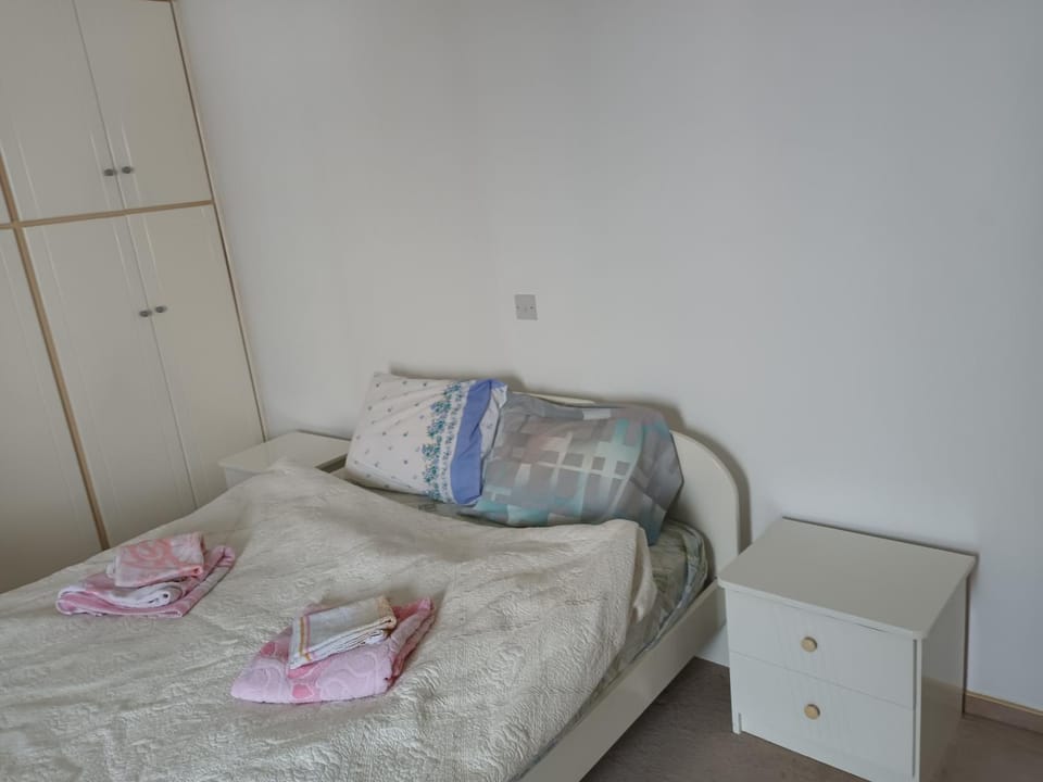 Extra big 4 bedroom vill, beach across the road Villa in Oroklini