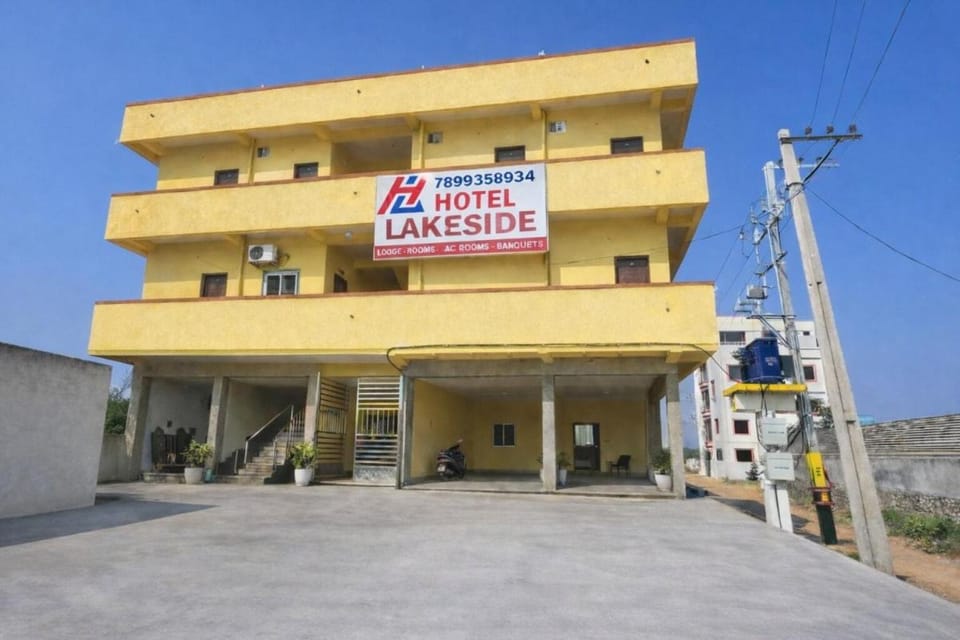 Hotel Lakeside Hotel in Secunderabad