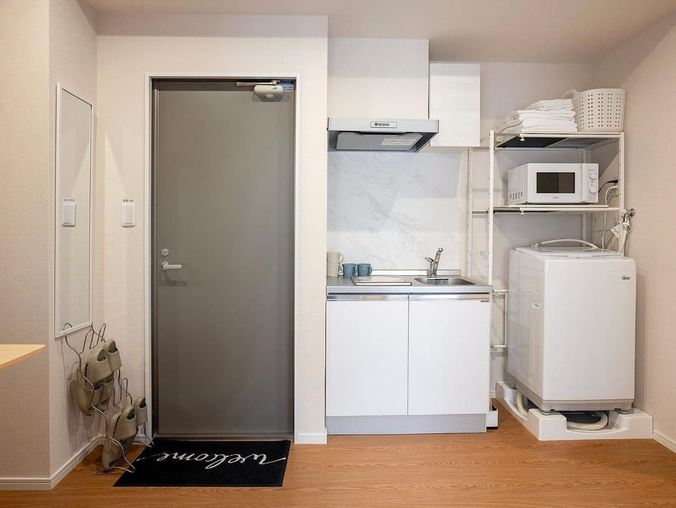 TP201 2LDK Family Home, Access to JR Kinshicho and Oshiage, 1 Double Bed and 2 Single Beds, Sleeps 4 Apartment in Japan