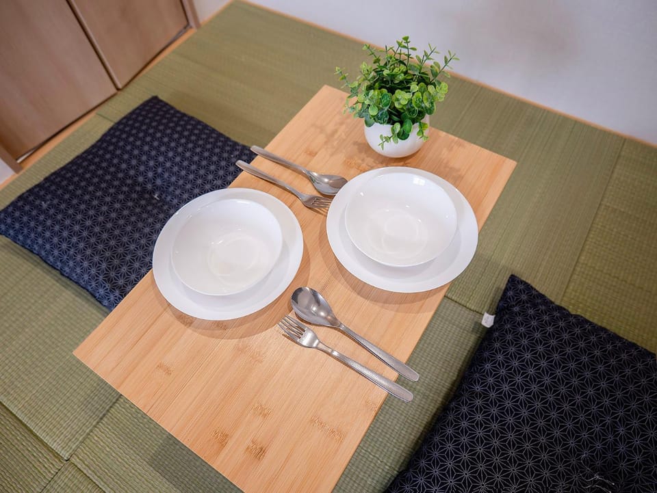 TP302 Cozy Open-Plan Room, Access to JR Kinshicho and Oshiage, Private Kitchen and Bath, Sleeps 3 Apartment in Japan