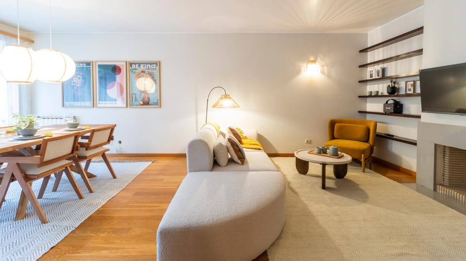 TV and multimedia, Living room, Seating area, Dining area