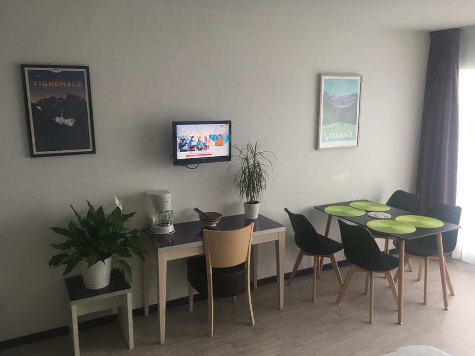 Appart LOURDES LA CLOSERAIE 100m Gare 4 pers Wifi 15mn sancturaire Apartment in Lourdes