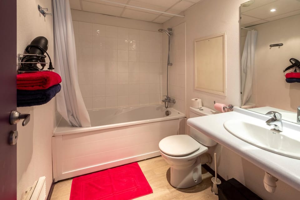 Appart LOURDES LA CLOSERAIE 100m Gare 4 pers Wifi 15mn sancturaire Apartment in Lourdes