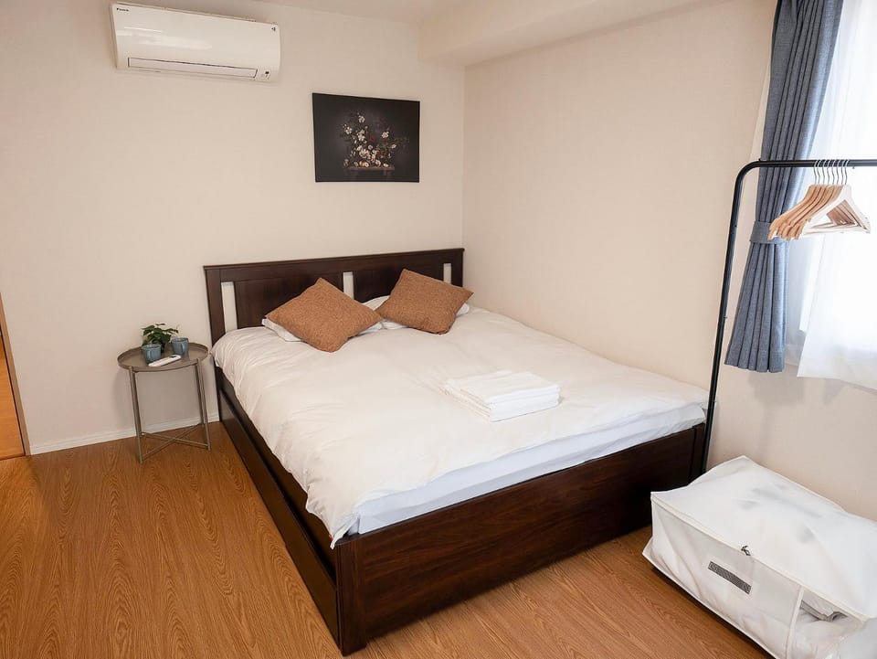 TP401 Large 2LDK Home for Groups, Near Tokyo Skytree, 1 Double Bed, 2 Single Beds and 3 Single Sofa Beds, Sleeps 7 Apartment in Japan