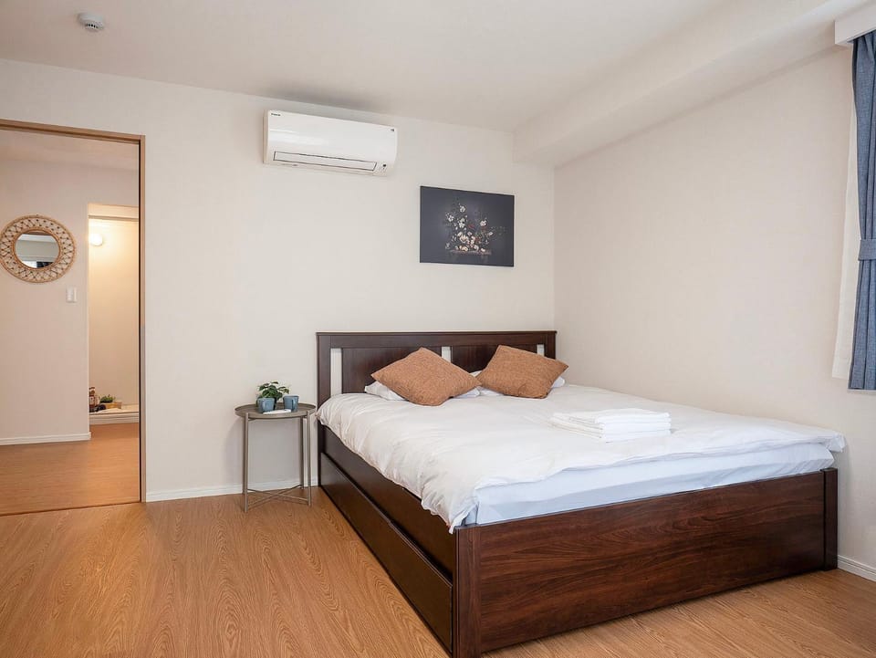 TP401 Large 2LDK Home for Groups, Near Tokyo Skytree, 1 Double Bed, 2 Single Beds and 3 Single Sofa Beds, Sleeps 7 Apartment in Japan