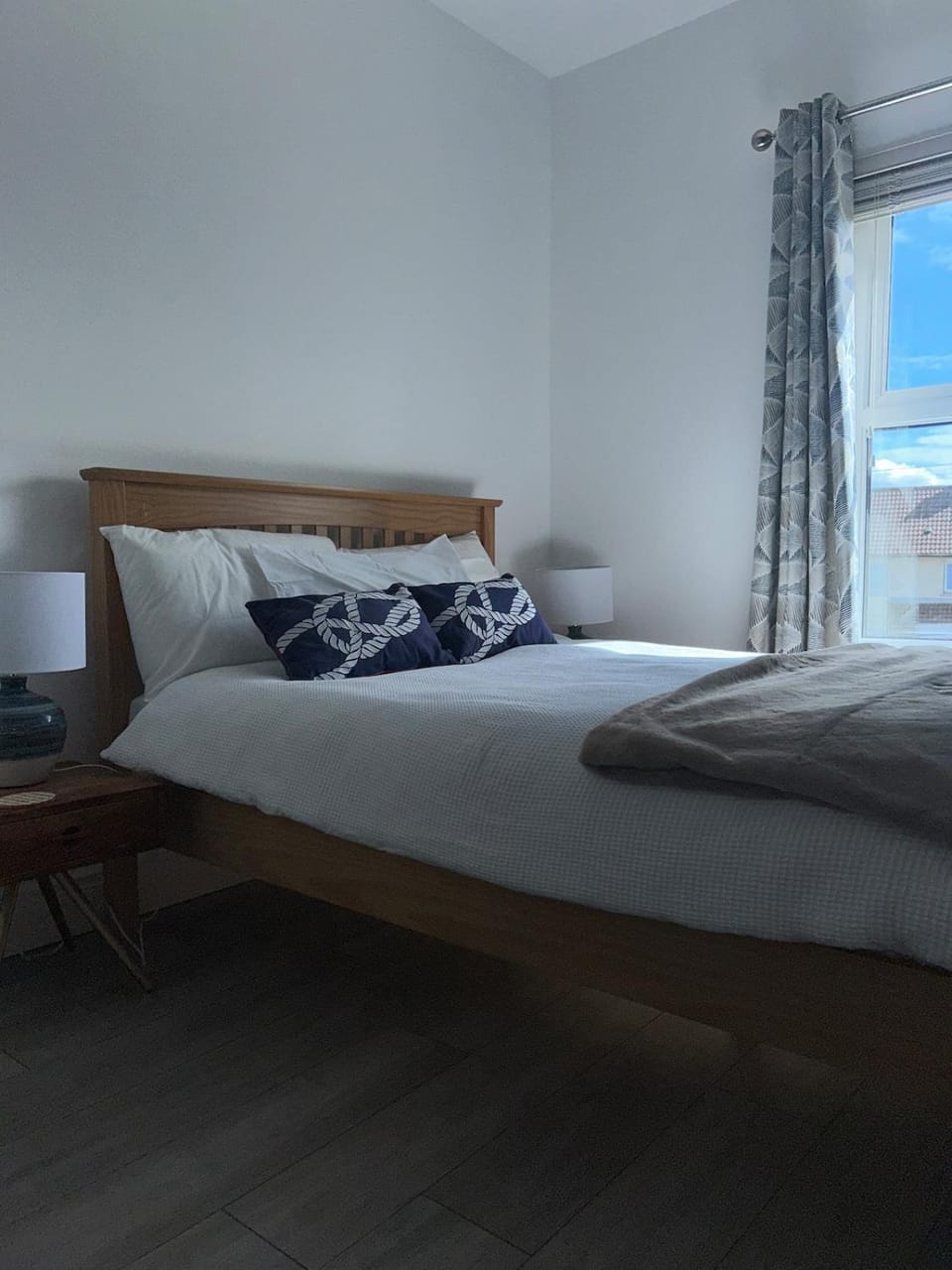 Bed, TV and multimedia, Bedroom, hair dryier