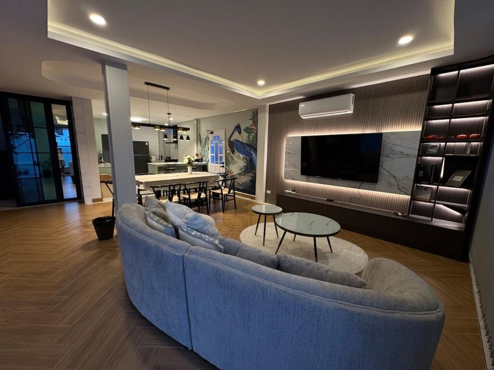 Communal lounge/ TV room, TV and multimedia, Living room